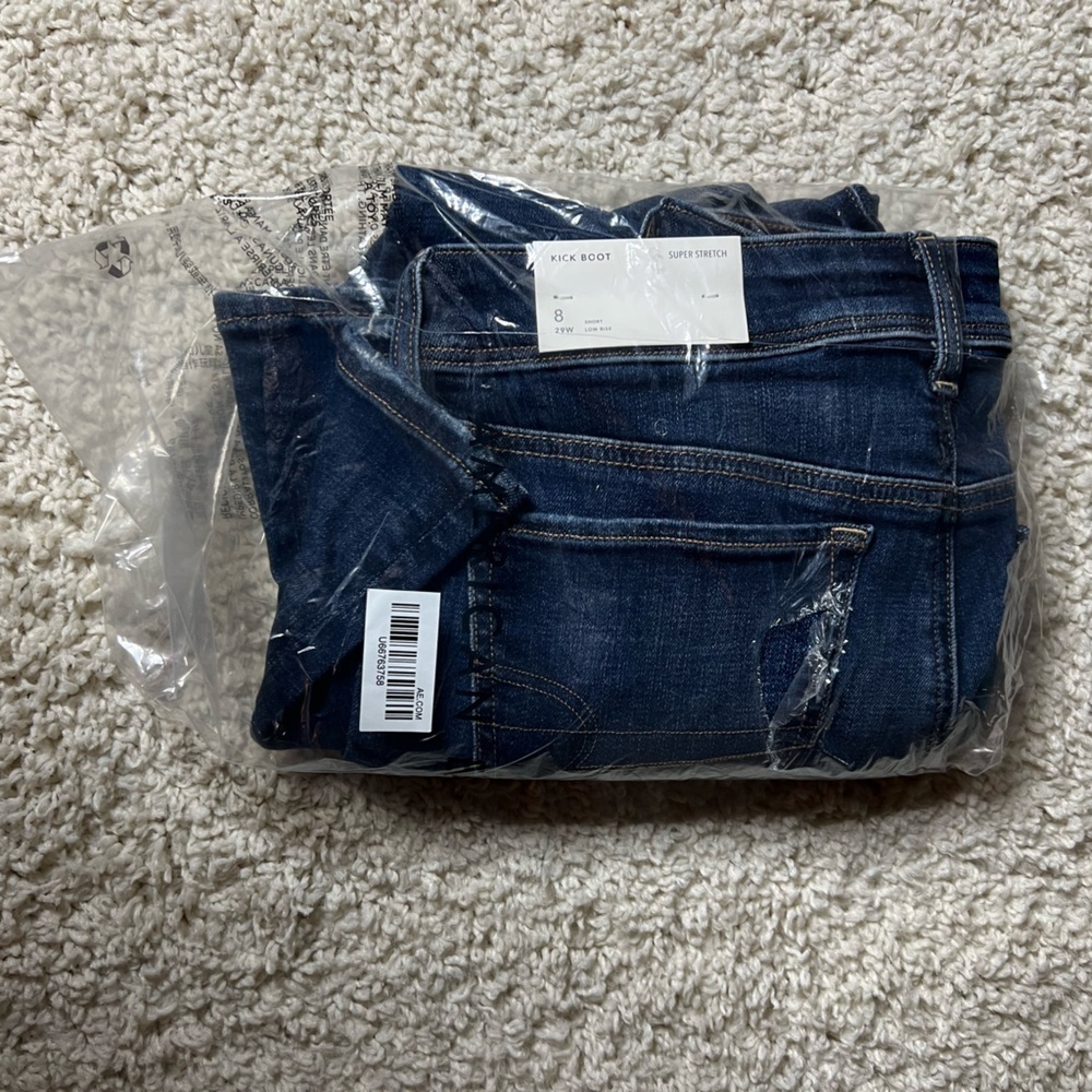 Women's 8 Short Kickboot American Eagle Jeans NEW - Picture 3 of 7